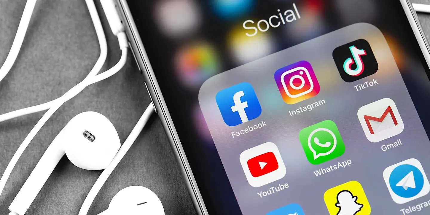 Handydisplay mit verschiedenen Social-Media-Apps