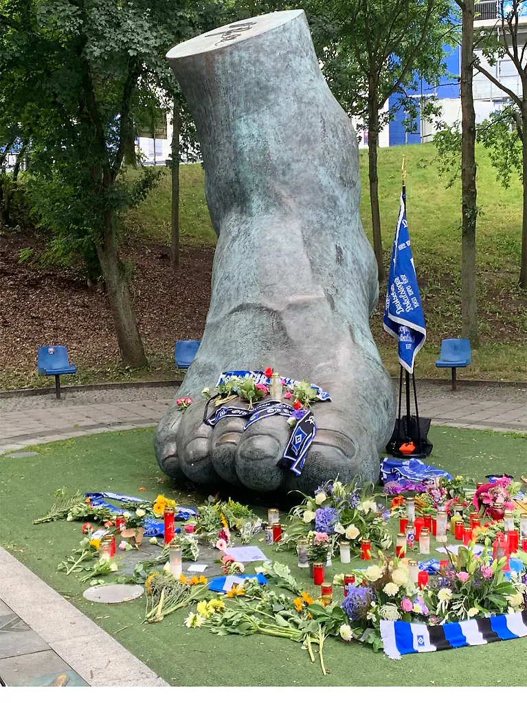 HSV Bronze Fuß mit Blumen und Kerzen