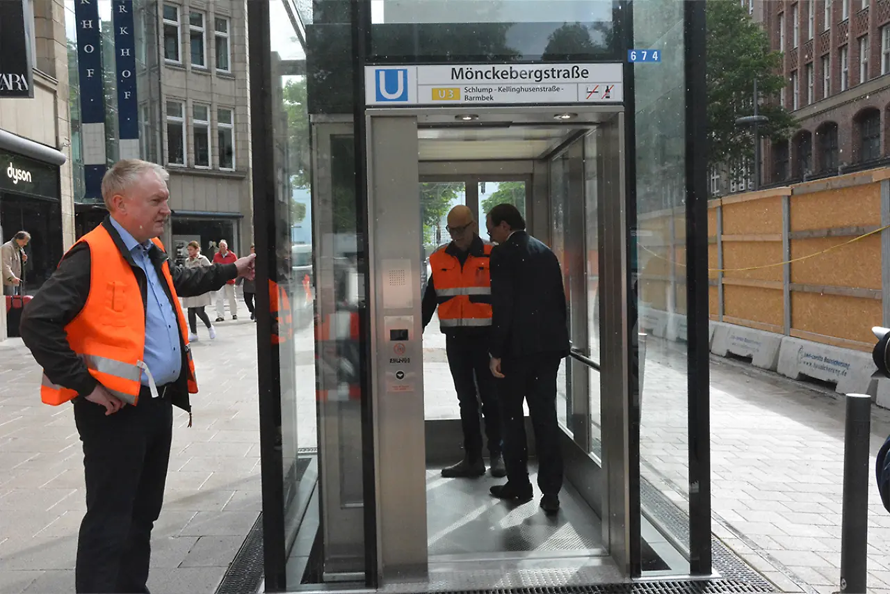 04_Mönckebergsrtaße U-Bahn.jpg