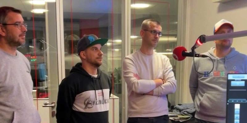 Die vier Quizfinalisten im Radio Hamburg Studio