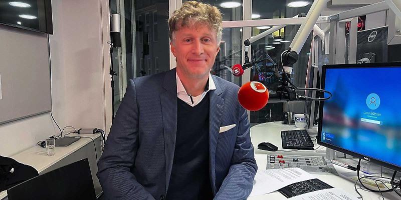 Anwalt Marc Hadyk im Radio Hamburg Studio