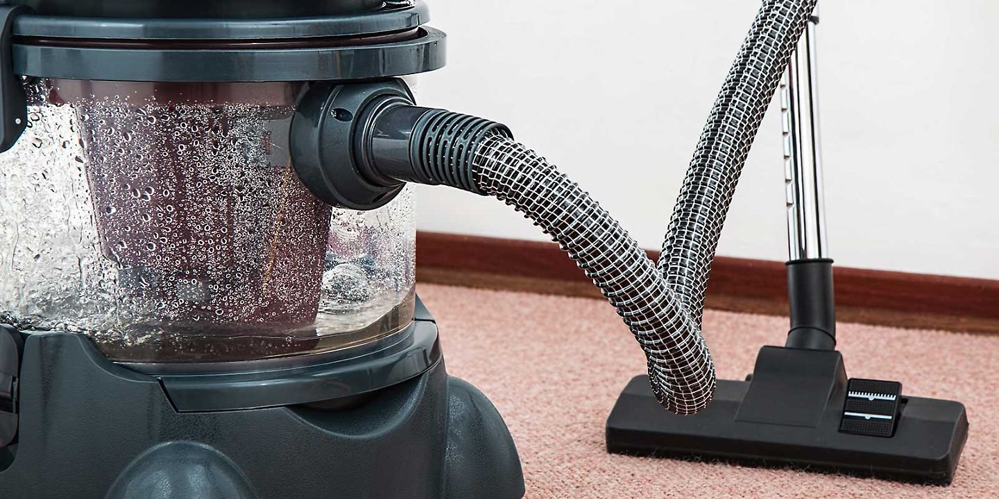 Teppichreinigungsgerät auf Teppich