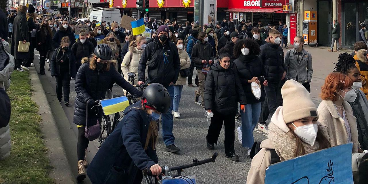 12-Demo-in-Hamburg-von-Fridays-for-Future-gegen-den-Krieg-in-der-Ukraine.jpg