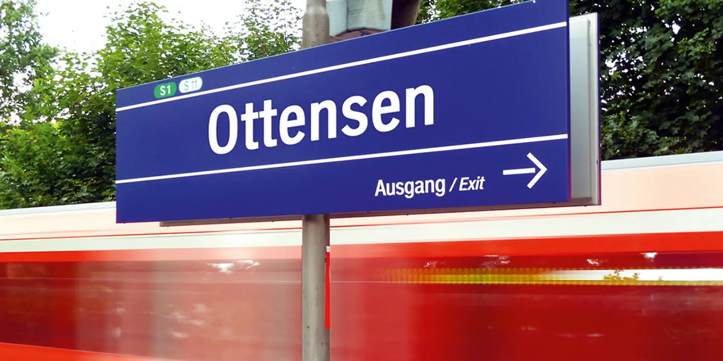 Schild der neuen S-Bahnstation Ottensen