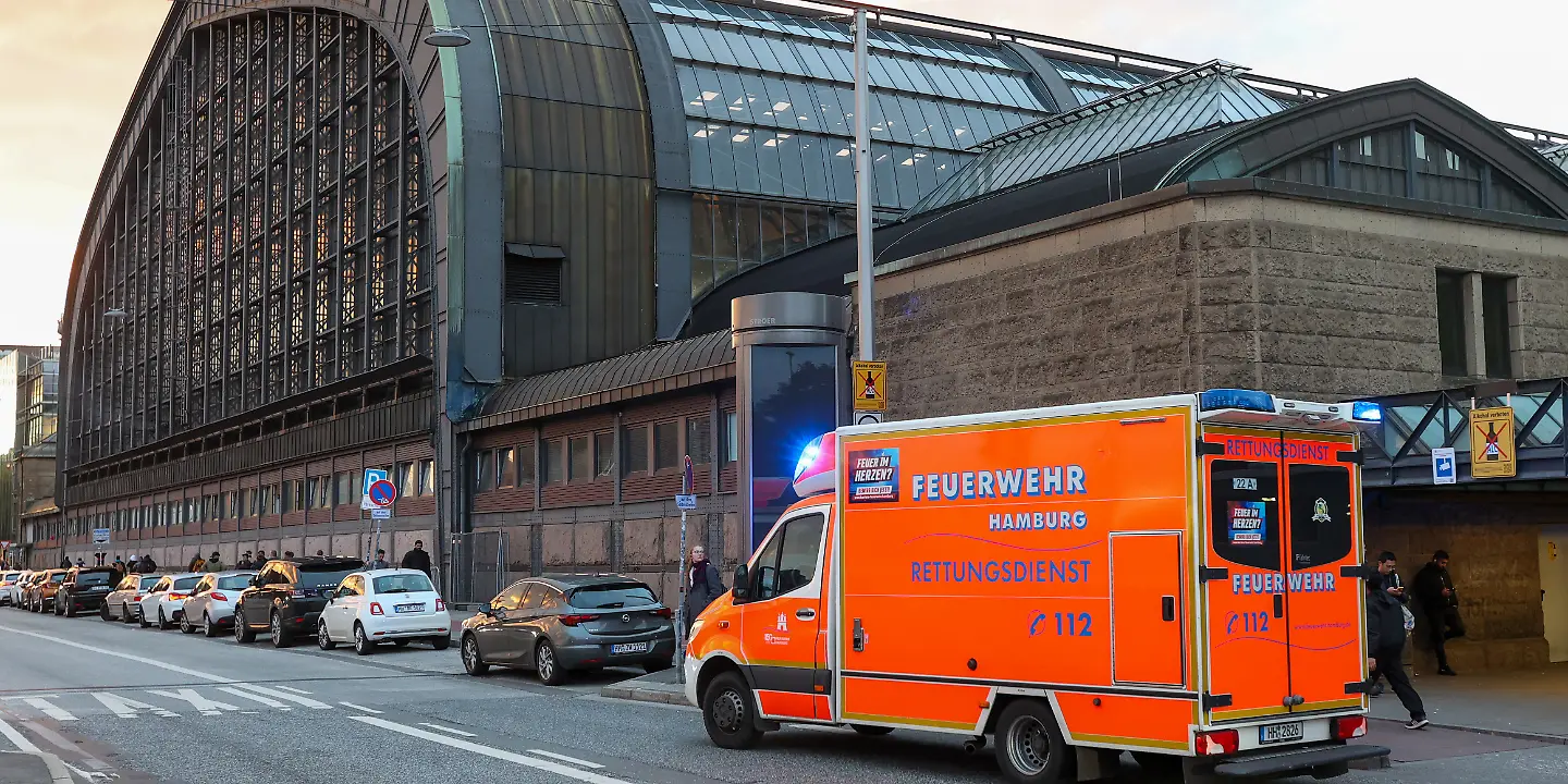 Feuerwehr vor dem Hauptbahnhof