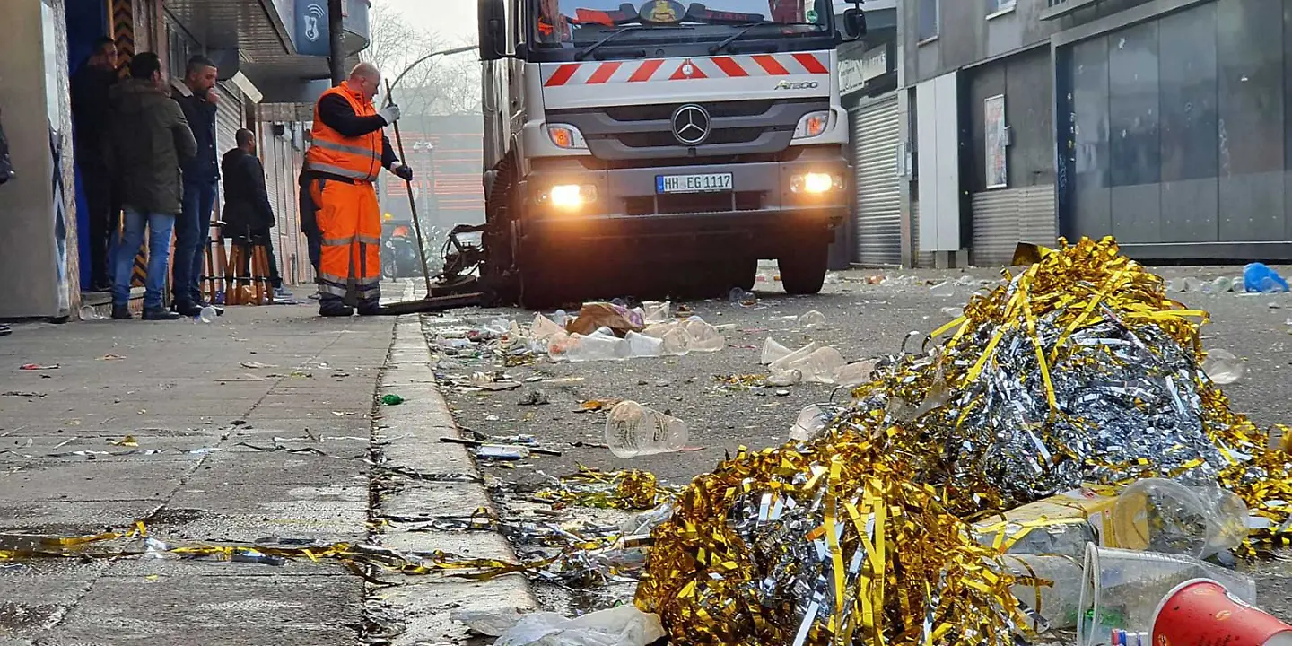 Müll nach Silvester auf dem Hamburger Kiez