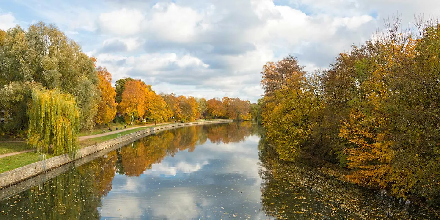 Alsterkanal im Stadtteil Alsterdorf