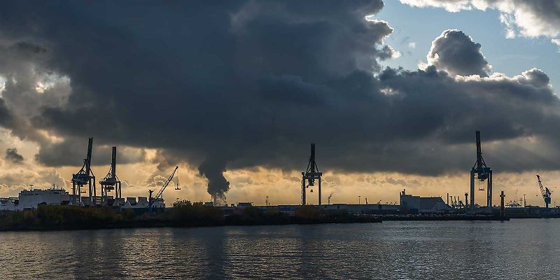 Stürmisches Wetter im Hamburger Hafen
