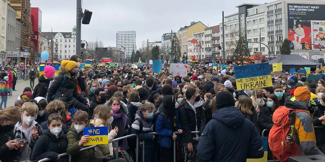 01-Demo-in-Hamburg-von-Fridays-for-Future-gegen-den-Krieg-in-der-Ukraine.jpg