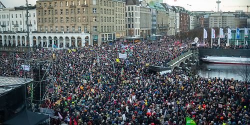Hamburg steht auf - Gemeinsam gegen Rechtsextremismus und neonazistische Netzwerke, Demo, Jungfernstieg