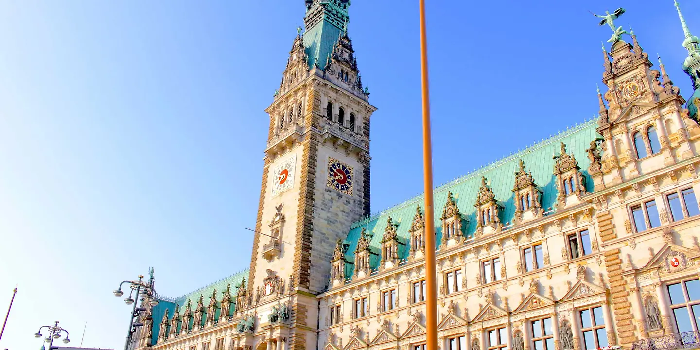 Hamburger Rathaus von außen