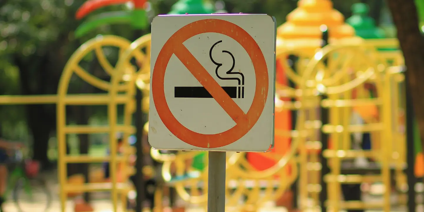 Spielplatz, Rauchverbot, Zigaretten, Kippe