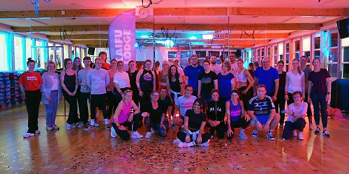 Introbild-Zumba-mit-Alicia-für-Hörer-helfen-Kindern.jpg