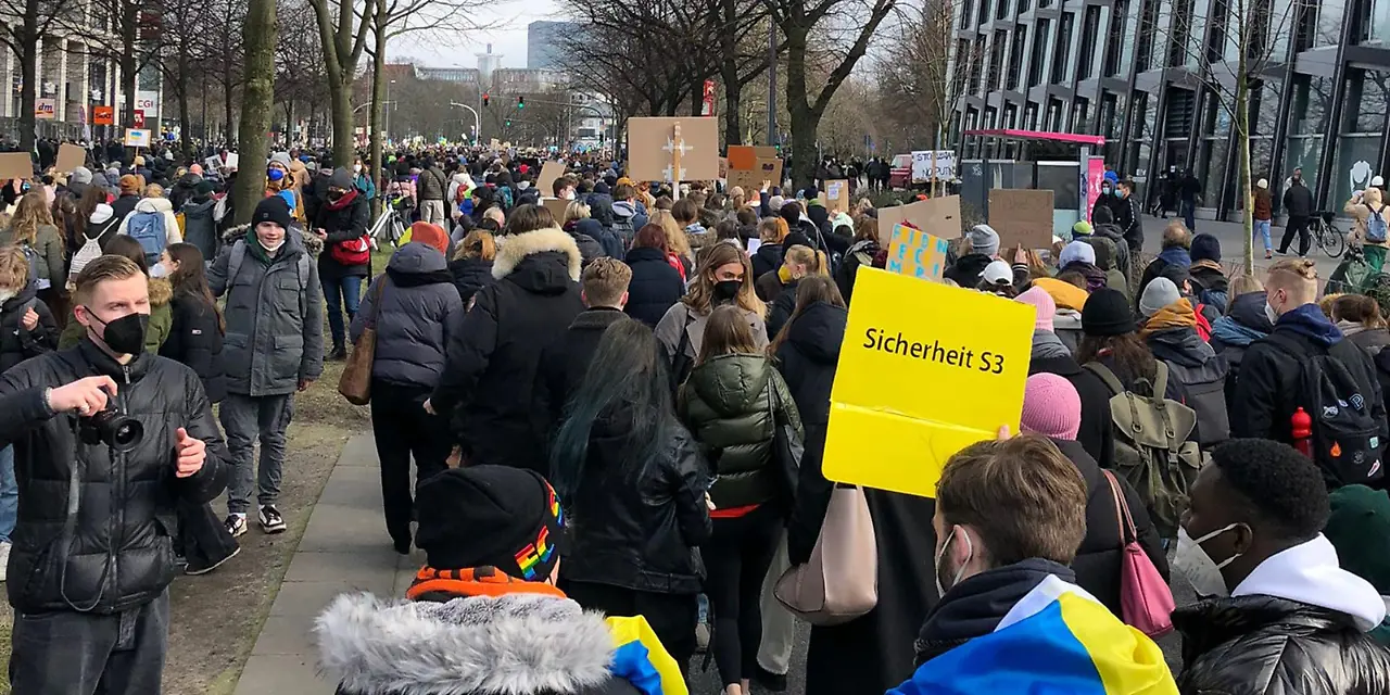 13-Demo-in-Hamburg-von-Fridays-for-Future-gegen-den-Krieg-in-der-Ukraine.jpg