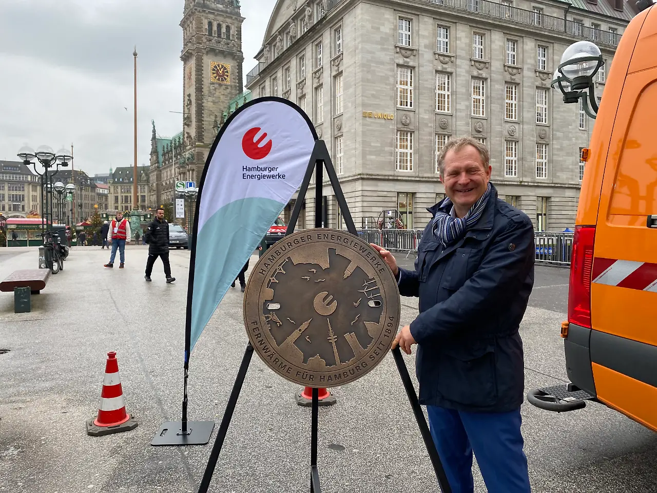 Verlegung Jubiläums-Fernwärmedeckel